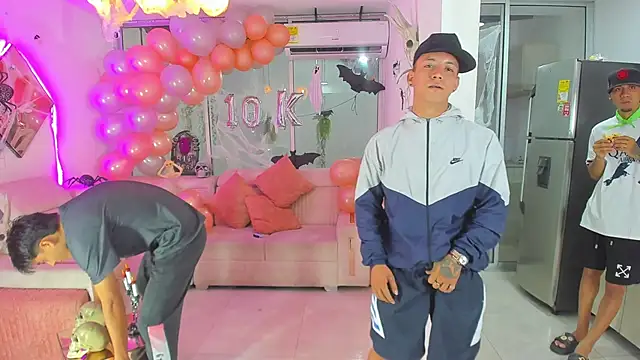 Snapshot of Houseofwarrios chatting on October 2025 05:10:01 AM Houseofwarrios online show from October 2025 05:10:01 AM