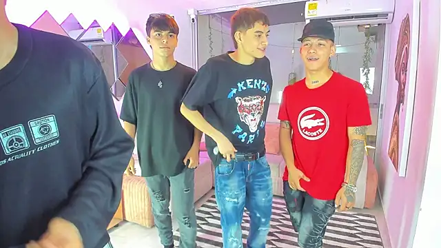 Snapshot of Houseofwarrios chatting on November 2025 06:01:01 AM Houseofwarrios online show from November 2025 06:01:01 AM