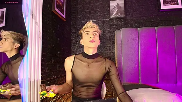 Erick Velveth online show from November 2025 09:39:02 PM