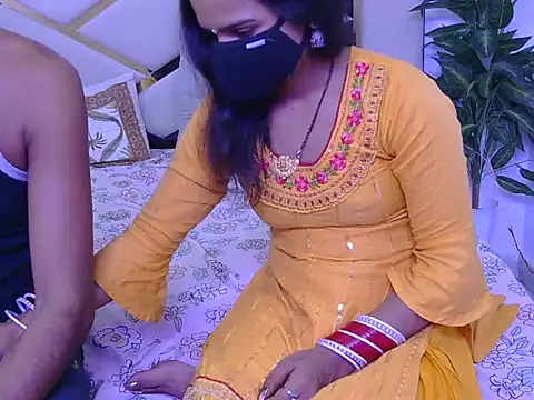 Lovelyy-couple online show from October 2025 04:56:02 AM