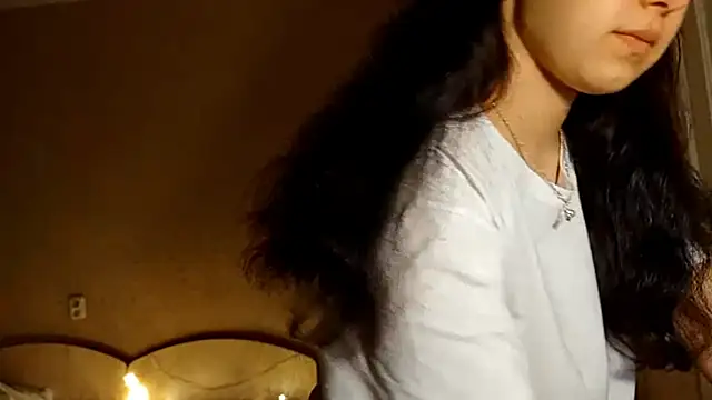 MandaDestiche online show from October 2025 05:08:01 PM