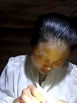 Snapshot of clara-cute chatting on October 2025 01:31:01 PM clara-cute online show from October 2025 01:31:01 PM