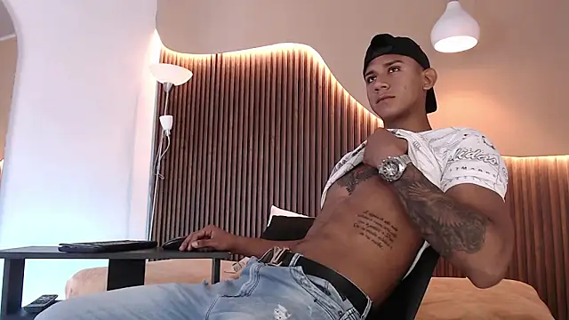 Snapshot of Aiden_steel chatting on September 2025 01:16:02 PM Aiden steel online show from September 2025 01:16:02 PM