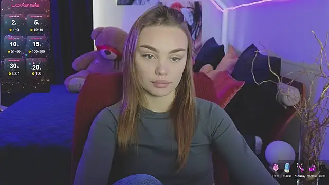 KitsyMoore online show from October 2025 01:12:01 PM