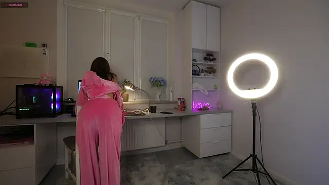 Snapshot of lovekissmes chatting on November 2025 03:03:01 PM lovekissmes online show from November 2025 03:03:01 PM