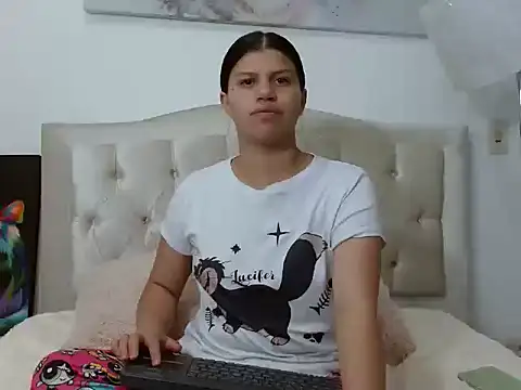 Arianaskyblue online show from September 2025 06:41:01 AM