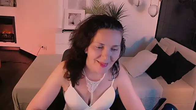 Snapshot of Irene_Marlow chatting on October 2025 05:43:02 AM Irene Marlow online show from October 2025 05:43:02 AM