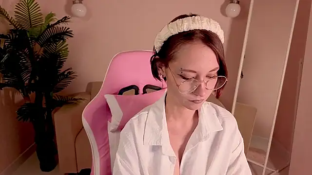 prettiestwinsor online show from October 2025 01:24:02 AM