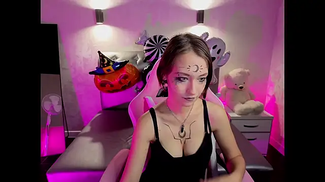 prettiestwinsor online show from October 2025 01:30:01 AM