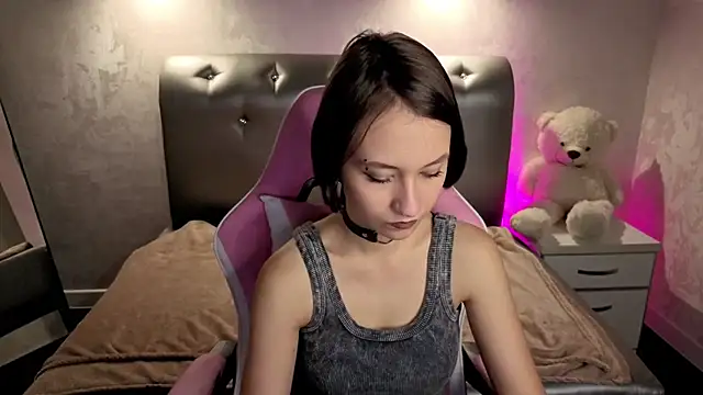 prettiestwinsor online show from November 2025 12:55:02 AM