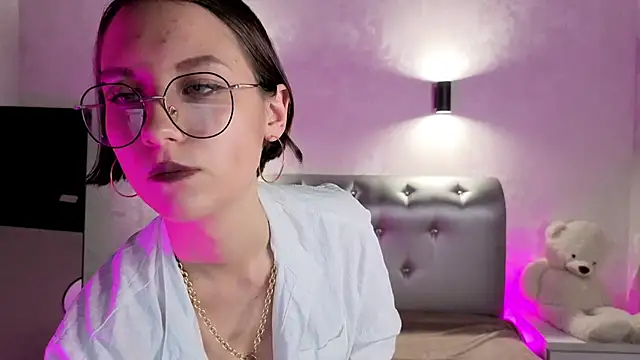 prettiestwinsor online show from November 2025 10:03:01 AM