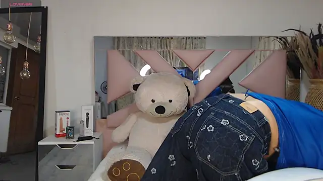 Gyal 8  online show from October 2025 03:35:01 AM