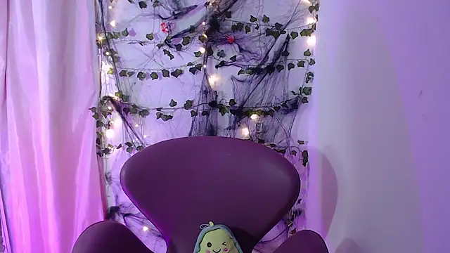 kamillew online show from October 2025 09:24:02 AM