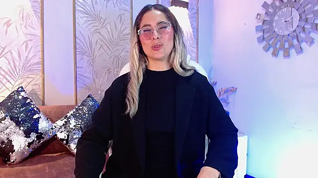 LunaaGrey  online show from October 2025 03:49:02 AM