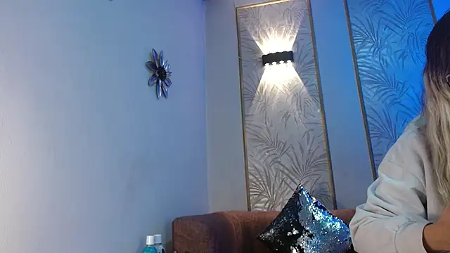 LunaaGrey  online show from November 2025 03:28:01 AM