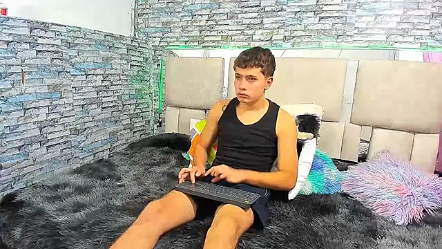 Julian wolf18 online show from September 2025 01:49:02 PM