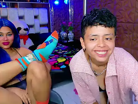 Snapshot of Twindesires chatting on September 2025 10:37:02 PM Twindesires online show from September 2025 10:37:02 PM