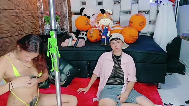 Snapshot of Twindesires chatting on October 2025 05:25:02 PM Twindesires online show from October 2025 05:25:02 PM