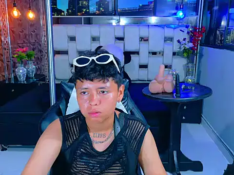 Snapshot of Twindesires chatting on November 2025 01:15:01 AM Twindesires online show from November 2025 01:15:01 AM