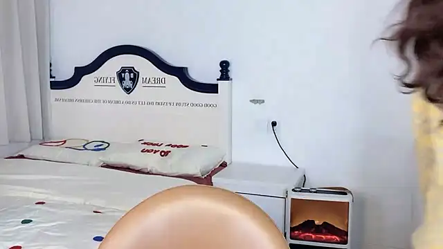 Snapshot of Thalia1149 chatting on November 2025 02:34:01 AM Thalia1149 online show from November 2025 02:34:01 AM