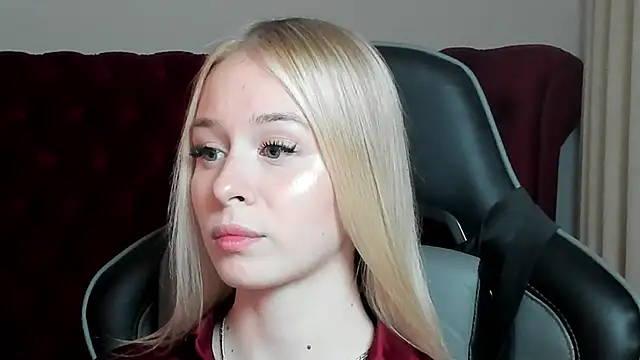 Snapshot of MiaGraces chatting on October 2025 06:52:02 PM MiaGraces online show from October 2025 06:52:02 PM