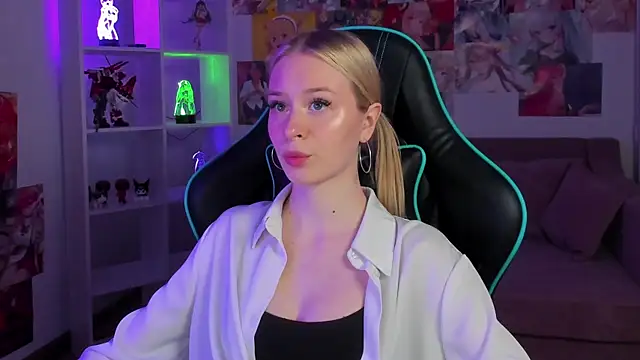 Snapshot of MiaGraces chatting on October 2025 05:20:02 PM MiaGraces online show from October 2025 05:20:02 PM