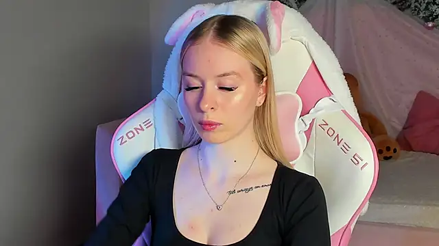 MiaGraces online show from December 2025 06:13:02 PM