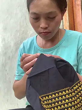 Snapshot of Halyy_xx chatting on October 2025 12:02:01 AM Halyy xx online show from October 2025 12:02:01 AM