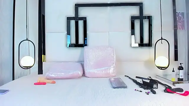 Snapshot of SerenaWild1 chatting on October 2025 04:24:02 AM SerenaWild1 online show from October 2025 04:24:02 AM