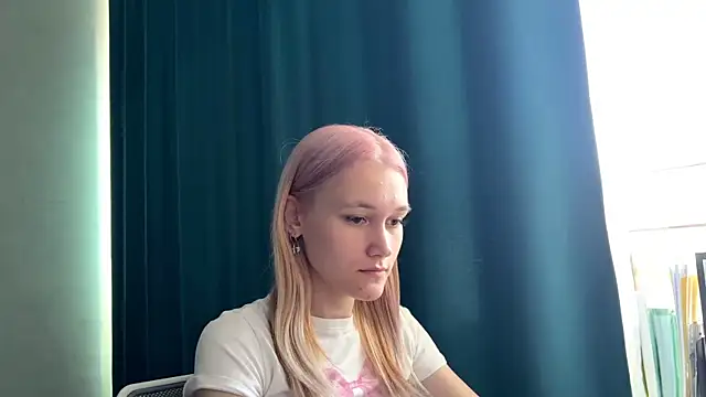 Snapshot of TwinedPeril chatting on October 2025 07:28:01 AM TwinedPeril online show from October 2025 07:28:01 AM