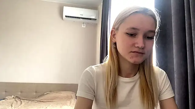 Snapshot of TwinedPeril chatting on October 2025 07:05:02 AM TwinedPeril online show from October 2025 07:05:02 AM