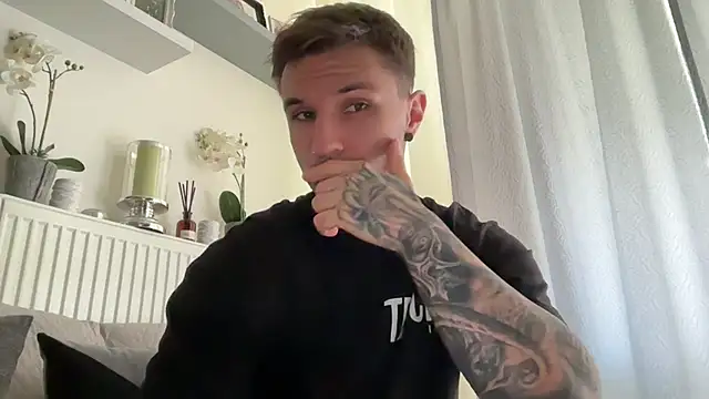 Larsskeet online show from October 2025 11:55:02 AM