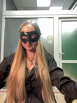 B i r d i e online show from November 2025 11:43:02 AM