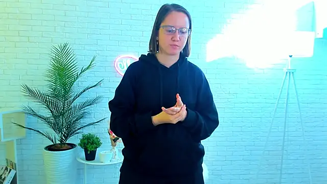 ToriSeagren online show from September 2025 11:45:02 AM