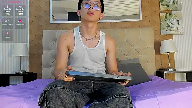 liam twiink online show from October 2025 07:23:02 PM