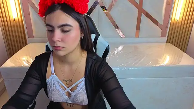 scarlett smith tp online show from October 2025 12:58:01 PM