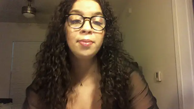 Snapshot of lotuzpetals chatting on September 2025 12:37:02 AM lotuzpetals online show from September 2025 12:37:02 AM