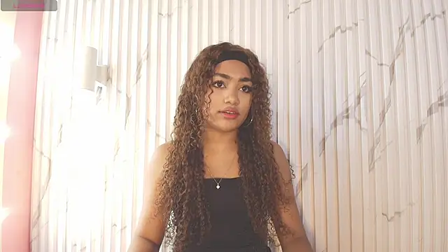 Snapshot of Missdionne_curly chatting on September 2025 11:47:02 AM Missdionne curly online show from September 2025 11:47:02 AM