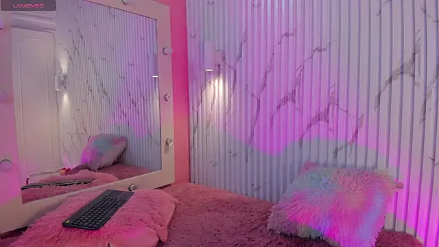 Snapshot of Missdionne_curly chatting on October 2025 11:25:01 AM Missdionne curly online show from October 2025 11:25:01 AM