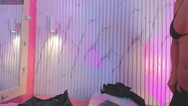 Snapshot of Missdionne_curly chatting on November 2025 11:21:02 AM Missdionne curly online show from November 2025 11:21:02 AM