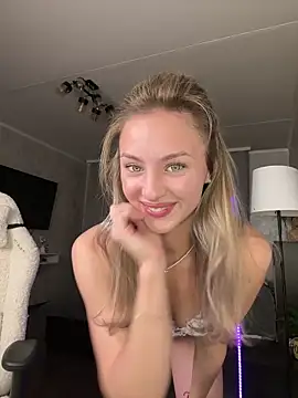 Snapshot of Mally_Say chatting on October 2025 08:31:01 PM Mally Say online show from October 2025 08:31:01 PM