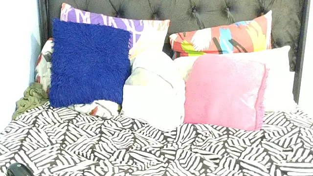 Snapshot of Dandelion_enigman chatting on November 2025 11:18:02 PM Dandelion enigman online show from November 2025 11:18:02 PM