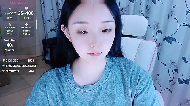 Snapshot of Niannian- chatting on October 2025 12:50:01 PM Niannian- online show from October 2025 12:50:01 PM