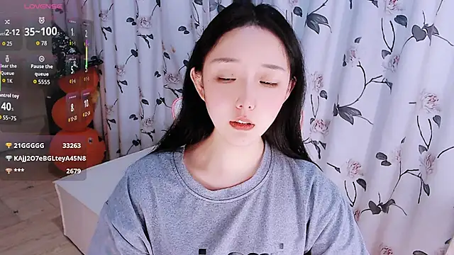 Snapshot of Niannian- chatting on November 2025 05:13:01 PM Niannian- online show from November 2025 05:13:01 PM