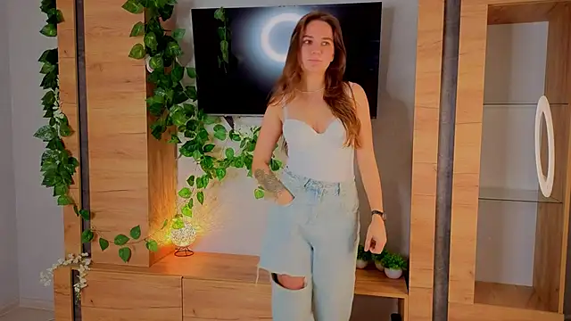 TiffanyBrooklin online show from September 2025 04:43:02 PM