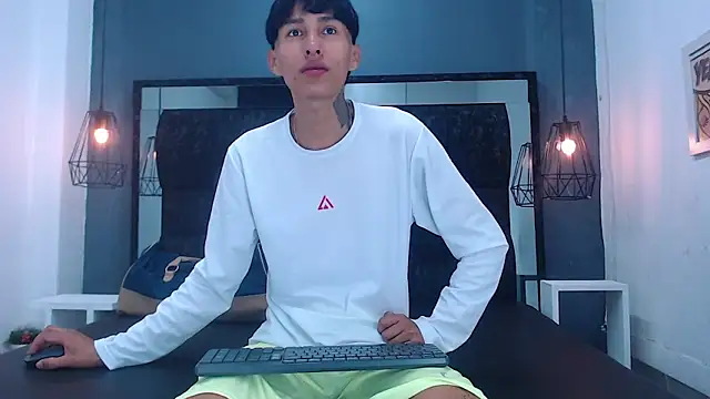 Daniel delux  online show from September 2025 11:24:02 AM