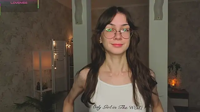 Snapshot of ReneeLippeatt chatting on October 2025 07:43:01 PM ReneeLippeatt online show from October 2025 07:43:01 PM