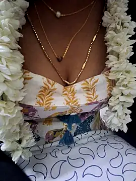 jasminetaml online show from October 2025 07:01:02 PM