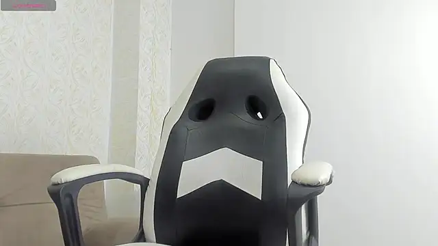 MaximoHall86 online show from October 2025 01:06:02 PM