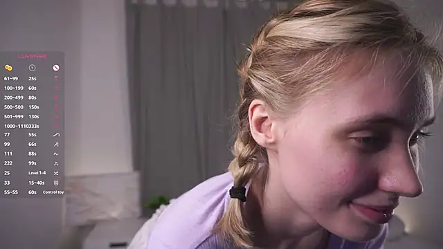 Snapshot of HoneyRay chatting on September 2025 11:18:02 PM HoneyRay online show from September 2025 11:18:02 PM